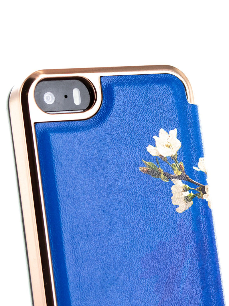 Detail image of the Ted Baker Apple iPhone SE / 5 phone case in Blue